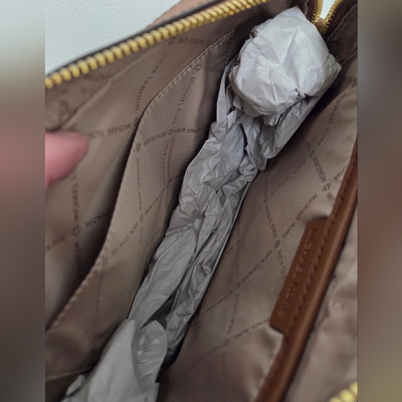 New Michael Kors Brown and Cream Crossbody Bag with Gold Chain - Picture 6 of 12